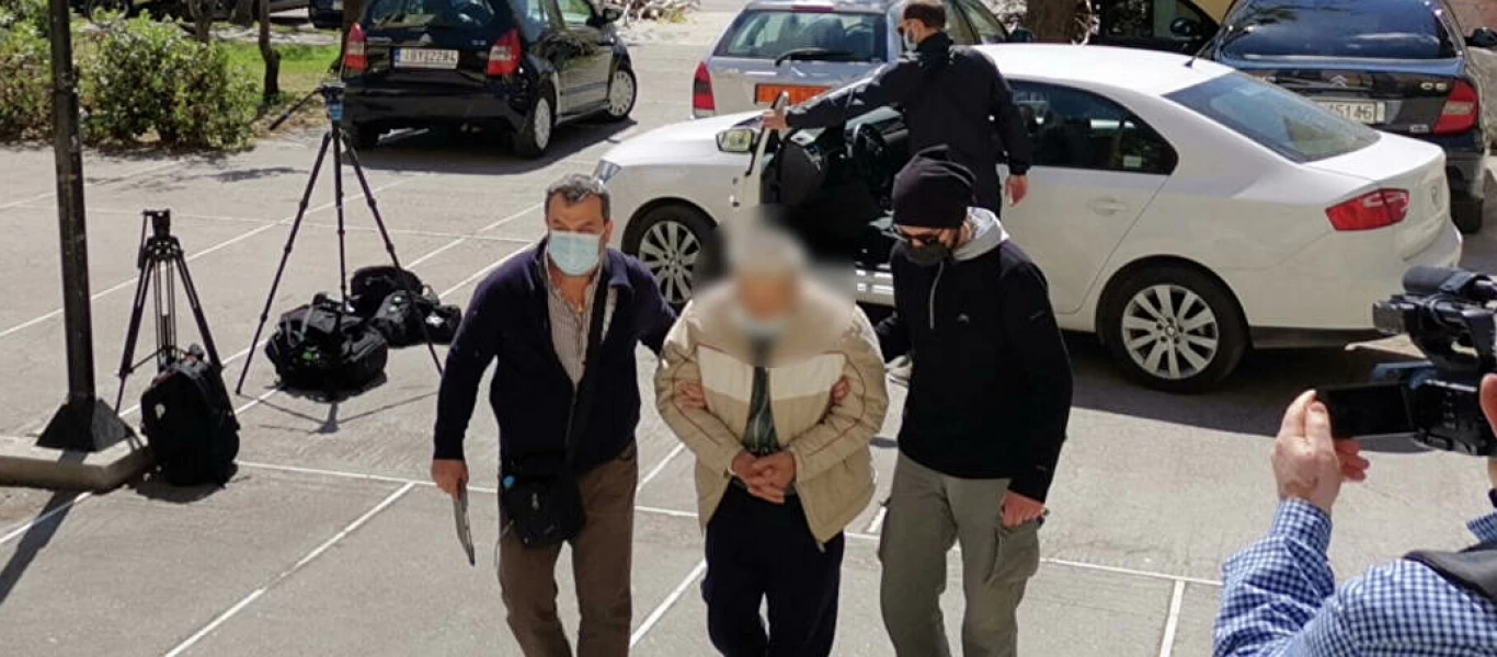 Έγκλημα στο Κορωπί: Στον εισαγγελέα ο 76χρονος που σκότωσε τον γιο του (φώτο)